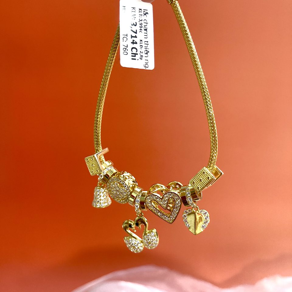 Vòng charm